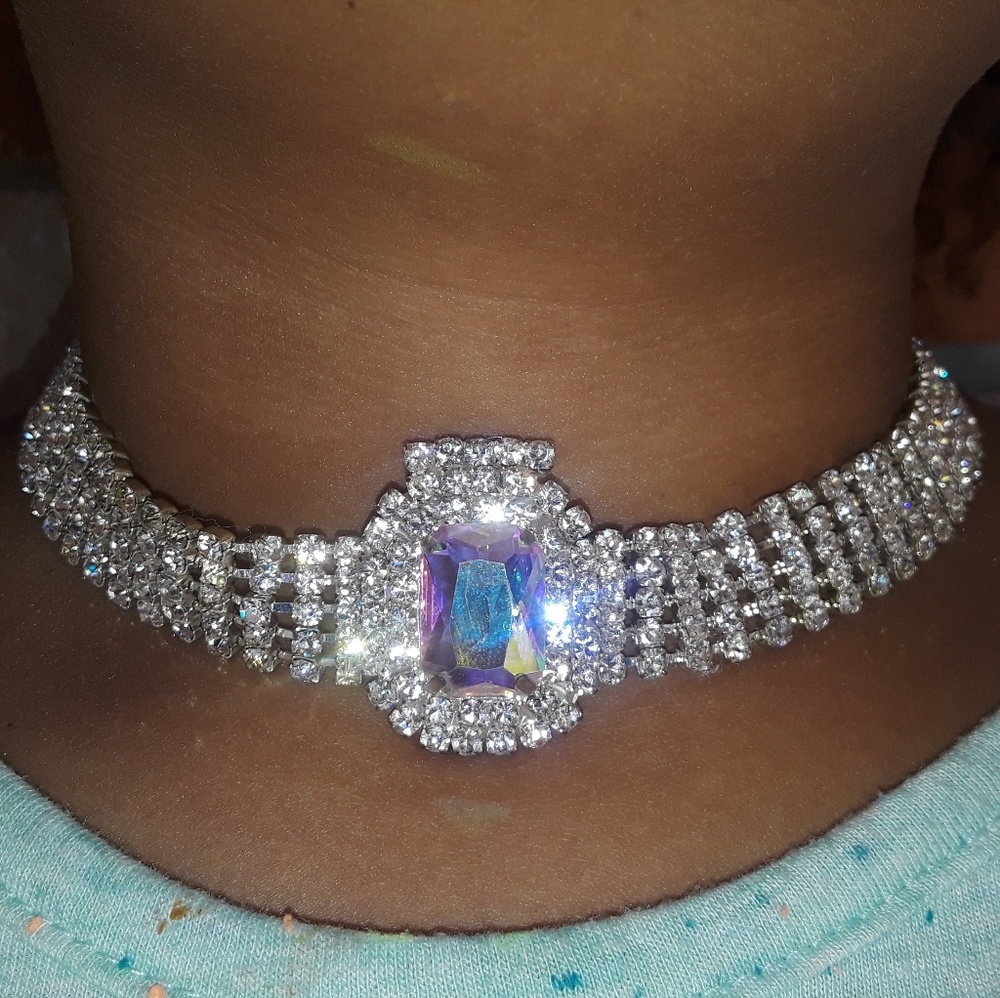 Dance choker